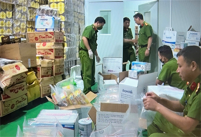 Tổng giám đốc Công ty CP sữa Hà Lan bị bắt vì sản xuất hàng giả- Ảnh 1. Tổng giám đốc Công ty CP sữa Hà Lan bị bắt vì sản xuất hàng giả- Ảnh 1.
