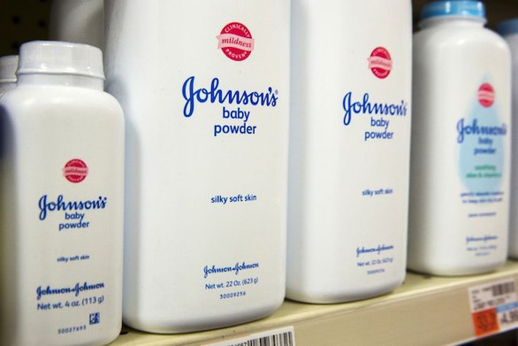 Johnson & Johnson thông báo dừng bán hoàn toàn phấn rôm trẻ em sử dụng bột talc - Ảnh 1. Johnson & Johnson thông báo dừng bán hoàn toàn phấn rôm trẻ em sử dụng bột talc - Ảnh 1.