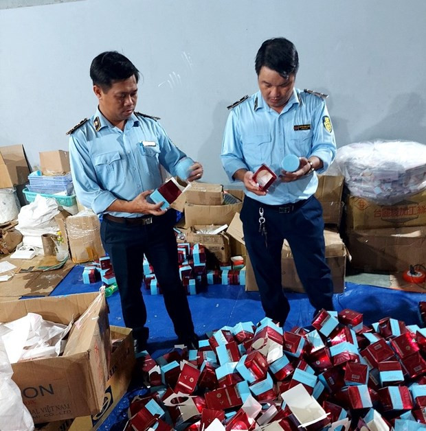 Quan ly thi truong 'boc go' xuong san xuat dau goi nghi lam gia hinh anh 1 Quan ly thi truong 'boc go' xuong san xuat dau goi nghi lam gia hinh anh 1