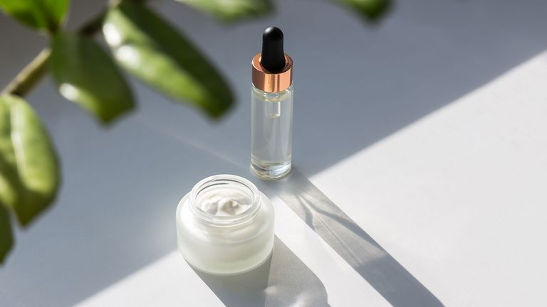 Thành phần chống lão hóa tốt nhất cho làn da trẻ trung hơn 06 Retinoids 1440x810 Thành phần chống lão hóa tốt nhất cho làn da trẻ trung hơn 06 Retinoids 1440x810