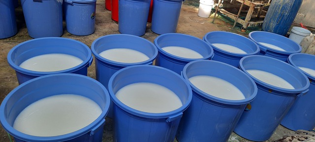 Phát hiện 5 kho chứa, xưởng "khủng" sản xuất mỹ phẩm giả - Ảnh 3. Phát hiện 5 kho chứa, xưởng "khủng" sản xuất mỹ phẩm giả - Ảnh 3.